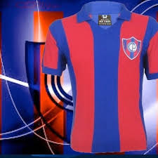 O club cerro porteño é uma agremiação de futebol paraguaia fundada em 1º de outubro de 1912, na cidade de assunção e tem como grande rival o olímpia. Camisa Retro Cerro Portenho Par
