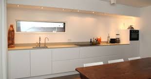 witte keuken met koof en plafond afzuigkap keuken koof keuken witte keuken