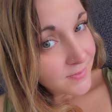 Dezarae Hartfield updated her profile...