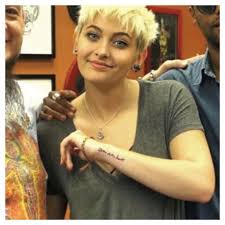 Paris Jackson Gets Queen Of My Heart Tattooed On Her Arm In Memory Of Her Father Michael Jackson Paris Jackson Jackson Family Michael Jackson