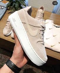 Nike Air Force 1 Sage Low In Beige 1stinhealth 1stinhealth Air Beige Shoecloset Sapatilhas Nike Tenis Sapato Sapatilhas