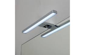 Una sana illuminazione del bagno oggi è indispensabile per l'igiene quotidiana, ma anche per il benessere ed il relax. Lampada Da Specchio A Led Lux
