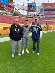 Kiffin noticeably gained a lot of weight after leaving alabama as he took head coaching jobs at fau and ole miss. Lane Kiffin On Twitter Thanks Again Dkm14 Great To Bring Pops Home To Kiffin S Corner Buccaneers Please Make Plumleejohn The Outbackbowl Mvp Today Coach Leb Olemissfb Https T Co Dgjc0ifphp