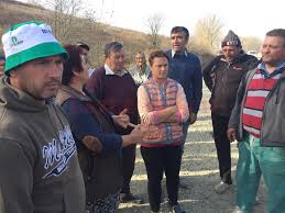 În județul dolj, la începutul acestei săptămâni, conform bilanțului întocmit, erau înregistrate 163 de focare în gospodăriile populației și 14 cazuri la mistreți. Oltenii Cand Se Supara Fac Sa Zboare Porcii Comuna Din Dolj Unde Porcii Au Prins Aripi Si Au Zburat In Frigidere Euro Oltenia Info