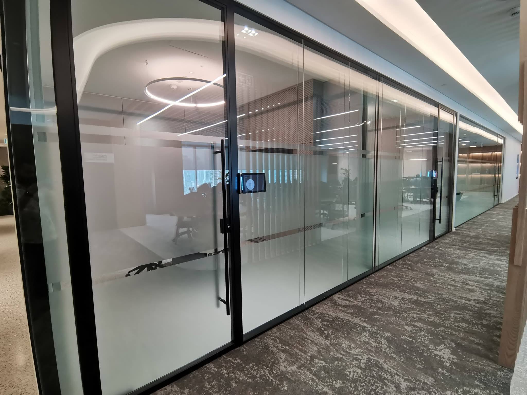 Modern Glass Partition 10mm thickness Modern glass partitions are widely used in offices homes showrooms and commercial spaces to create a clean, product image