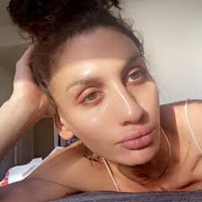 Listen to playlists featuring Rihanna