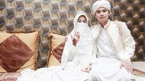 Pasangan influencer muda ini menikah pada 2016 silam. Menikah Di Usia 17 Tahun Gimana Cara Alvin Faiz Menafkahi Sang Istri