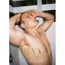 Le calendrier des dieux du stade, disponible le 3 octobre prochain, est une véritable institution qui cherche à se renouveler. Dieux Du Stade Calendrier 2020 Broche Pierre Ange Carlotti Achat Livre Fnac