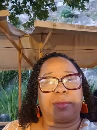 Como Produtora Cultural e Mentora de Carreiras, estive presente hoje, ao  evento de lançamento do 2⁰ ciclo de oficinas da casa da Mulher Sambista.,  Fotos com minhas parcerias e vídeos com as MUUUITAS ...