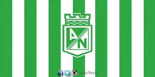 Camisas divididas verticalmente ao meio em azul e branco e calças azuis, uniformes comprados da equipe inglesa do blackburn rovers. Salida De Ramon Pinilla De Atletico Nacional Sigue Juan Pablo Angel