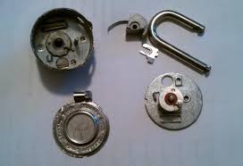 How do i open the padlock? How To Unlock Any Master Lock Combination Padlock Lock Picking Wonderhowto