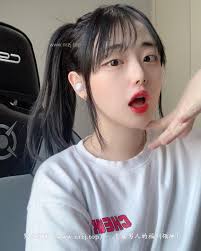 张娜英个人资料及简介| 0xu.cn