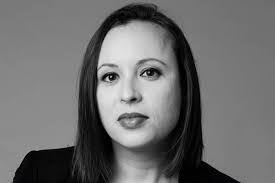 Sara Holt's Instagram, Twitter & Facebook