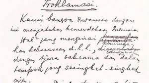 Teks atau naskah proklamasi klad adalah asli merupakan tulisan tangan sendiri oleh ir soekarno sebagai pencatat, dan adalah merupakan hasil gubahan (karangan. Naskah Teks Proklamasi Yang Bisa Dibaca Di Hut Ke 75 Ri 17 Agustus 2020 Lihat Perubahannya Banjarmasin Post