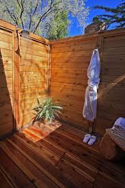 1001 Ideen Und Bilder Zum Thema Sichtschutz Fur Gartendusche Gartendusche Gartendusche Selber Bauen Aussenbad