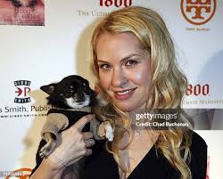 1,831 Leslie Store They Photos & High Res Pictures