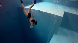 Nemo 33 The Deepest Pool In The World Hd Deepest Swimming Pool Swimming Pools Pool