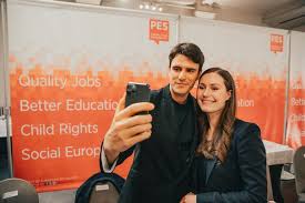 Conner rousseau ain'ters gonna ain't. Sp A Voorzitter Conner Rousseau Over Imwithsanna En Kledingvoorschriften In De Politiek Politici Kleden Zich Al Jaren Te Stijf Style Hln Be
