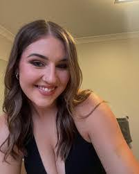 Sarah Bohn's Instagram, Twitter & Facebook