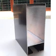 Aplikator pintu lipat alumunium bisa untuk ruang meeting, aula, ruang konvensional, dan penghubung ruang tengah dengan taman belakang rumah. Jual Tiang Pintu Lipat Besar Pc Brown Coklat Coating Elite Ragam Niaga