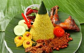 Memasak nasi ketan yang pulen dan gurih. 10 Indonesian Dishes To Try In Jakarta Tastecapade Food Blog