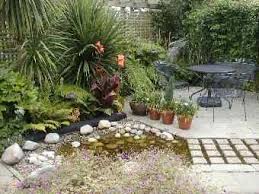 Like The Rocks On The Left Small Garden Uk Small Gardens Country Garden Design