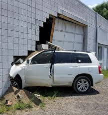 2 Rescued With Minor Injuries After Car Crashes Into Building On Elmira Road The Ithaca Voice