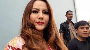 Meski terbilang senior, pesona nita thalia seakan tak pernah hilang. Nita Thalia Satu Atap Dengan Istri Pertama Suami Kamarnya Bersebelahan