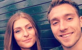 Christian eriksen está despierto y su estado de salud permanece estable. Gpdj4s8j2hinqm