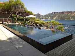 Piscine Semi Enterree Piscine Miroir Semi Enterree Marseille Piscines Carre Bleu En Beton Miroir D Exterieur