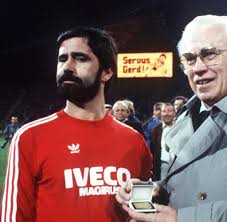 He played for fc bayern münchen and the germany national team. Gerd Mullers Ehefrau Er Ist Friedlich Muss Nicht Leiden Er Schlaft Langsam Hinuber Welt