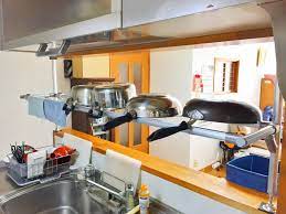 誰でも簡単に作れるアルミフレームdiy キッチンで使う水切りカゴをシンクの上に置く 設置台をアルミフレームで作りました アルミは錆びないので水にぬれても大丈夫 水切りカゴを移したことでキッチンが広くなり 料理がしやすくなりますよ シンク シンク