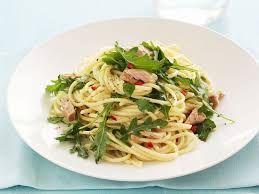 Pasta Mit Scharfer Rucola Thunfisch Sosse Rezept Nudeln Mit Thunfisch Leichte Kost Essen Kochen