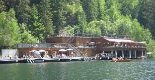 Wide cycle and bike trails lead along rivers to forests, up to alp pastures and even to the top of the mountain. Piburger See Bergfex Wanderung Tour Tirol