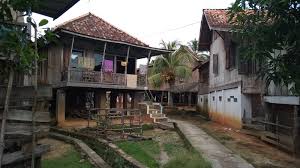 Bentuk kesenian dan pakaian adat juga masih dipertahankan. Tiga Tipologi Rumah Panggung Di Provinsi Sumatera Selatan Apero Fublic