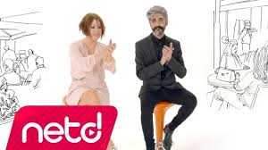 Nazan Oncel Feat Manus Baba Kimler Gelmis Sozleri Gelir Mi Gelmez Mi Derken Ince Ince Dusunurken Bir Cicekle Kalk World Music Music Songs Music Videos