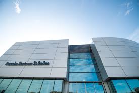 Ein automobilist, der im rheintal wohnt, in der stadt st. City Garage St Gallen Pbf Fassadentechnik Ag