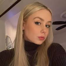 Kristen Cormier's Instagram, Twitter & Facebook