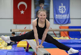 Ayşe begüm onbaşı aerobik jimnastik antremanında (aerobics gymnastics training). Ayse Begum Onbasi Dunya Sampiyonu Oldu Haberi Son Dakika Haberleri