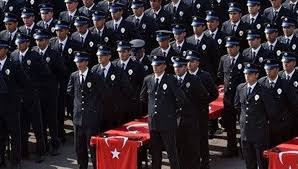 Dönem öğrenci alımları için ön başvuruların başlamasıyla birlikte binlerce aday, başvurularını yapmaya başladı. 7 Bin Polis Alimi Basvurulari Bugun Sona Eriyor 26 Donem Pomem Alimi Ntv