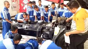 Pada bagian ini saya akan menjelaskan mengenai daftar jurusan di uns mulai dari program sarjana sampai dengan program pascasarjana di universitas sebelas maret. Ktb Menginspirasi 3 Siswa Berprestasi Bidang Otomotif Berpeluang Jadi Mekanik Di Dealer Mitsubishi Surya