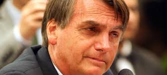 Resultado de imagem para fotos de bolsonaro irritado