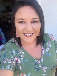 Finally found a powder to replace my concealer! Brightening and color  correcting! 🙌🏻 Also, I'm still obsessed with the glam up palette 🤩