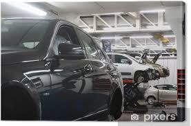 Bring your german car in for an oil change or full performance engine. Leinwandbild Auto In Der Garage Mit Spezieller Ausrustung Fur Die Reparatur Vorbereitet Pixers Wir Leben Um Zu Verandern