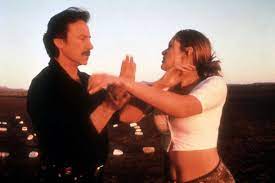 Holy smoke lets it all hang out. Bild Zu Kate Winslet Holy Smoke Bild Harvey Keitel Jane Campion Kate Winslet Filmstarts De