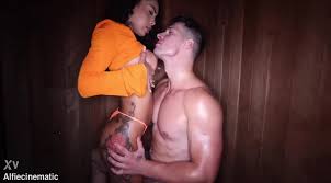 Joice Crazy Se Envolvendo Com Estrangeiro Na Sauna - Xxx Video