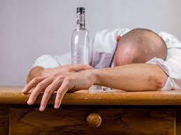 Kater Oder Schon Alkoholallergie Wann Sie Besser Sofort Zum Arzt Sollten Gesundheit