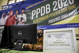 Bahkan, disdik jabar memberikan bantuan rp2 juta untuk stimulus bagi siswa yang masuk ke swasta. Orang Tua Keluhkan Sulit Masuk Situs Ppdb Jabar Republika Online