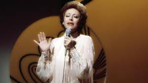 An italian singer, guitarist, dancer, and actress, born in france, who became one of the most popular and iconic artists of her generation. Caterina Valente On Her 90th Birthday The Voice Of The Economic Miracle Archyde