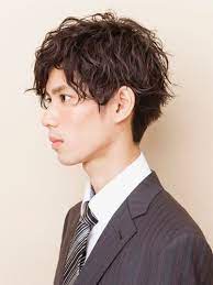 ツーブロックショート メンズヘア特集 最旬スタイル メンズファッションメディア otokomae メンズ ヘアスタイル ツーブロック パーマ 髪型 メンズ パーマ
